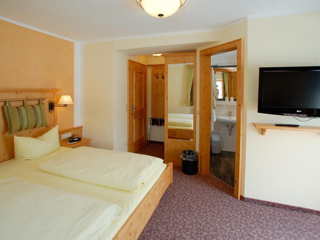 Hotel Gebirgshäusl Engedey Zimmer foto